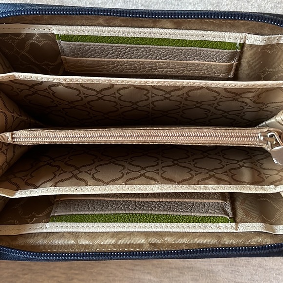 Italian Wallet w/ Detachable Wrist Strap - Picture 4 of 5